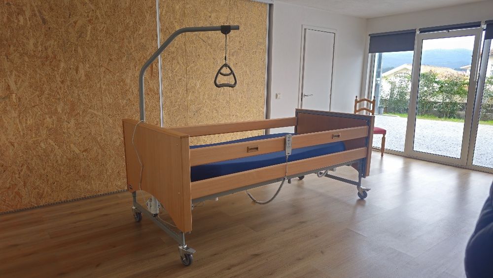 Cama hospitalar eletrica articulada