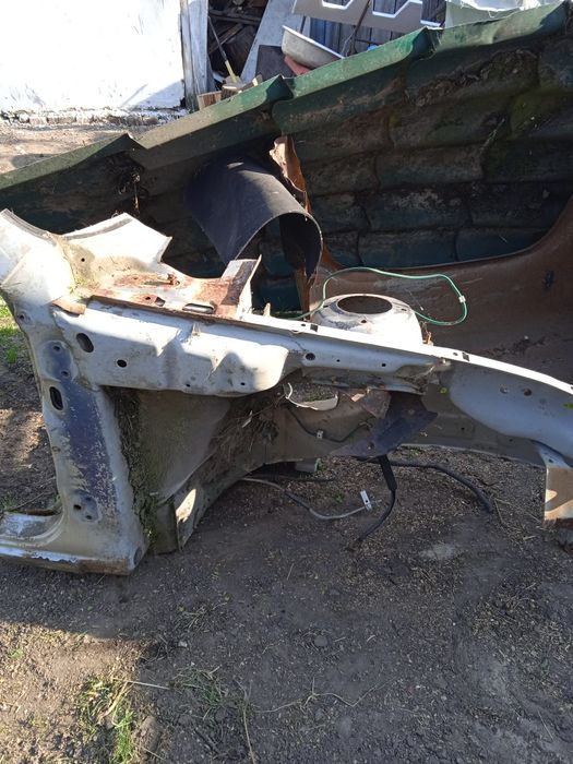 Продам праву четверть до лануса