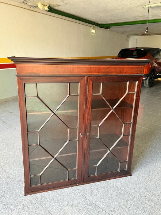 Medidas/Secretaria alt1.09 por 50cm /E a estante alt 1.15 por 1m larg Dois modulos vitrine, Secretaria com sertificado,muita arrumacao para seu quarto