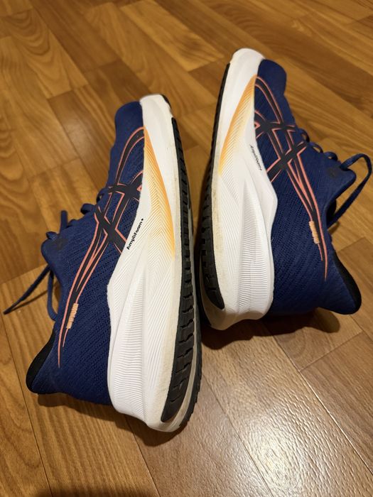 Чоловічі кросівки для бігу ASICS Versablast 4