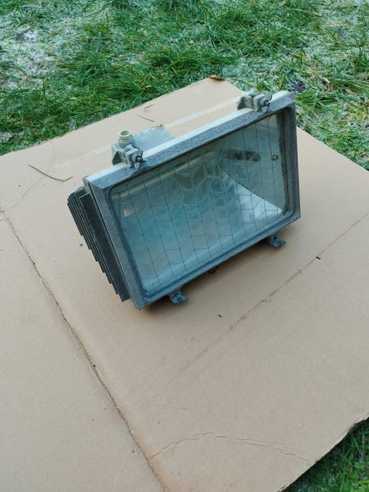 Halogen aluminiowy