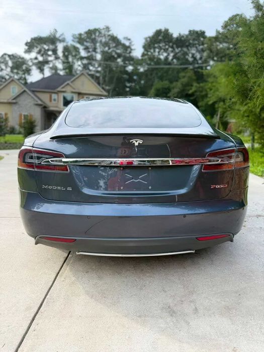 Tesla Model S P85D      2015
