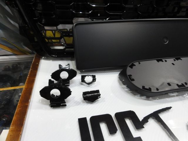 Grelha frontal AUDI A4/S4 B9 15-19 RS4 look com suporte para símbolo em preto brilhante