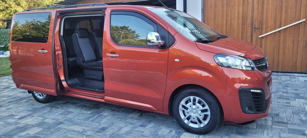 Sprzedam Opel vivaro 2Litry diesel 9 osobowy rok 2020 lub zamienie 2 auta  na jedno nowsze