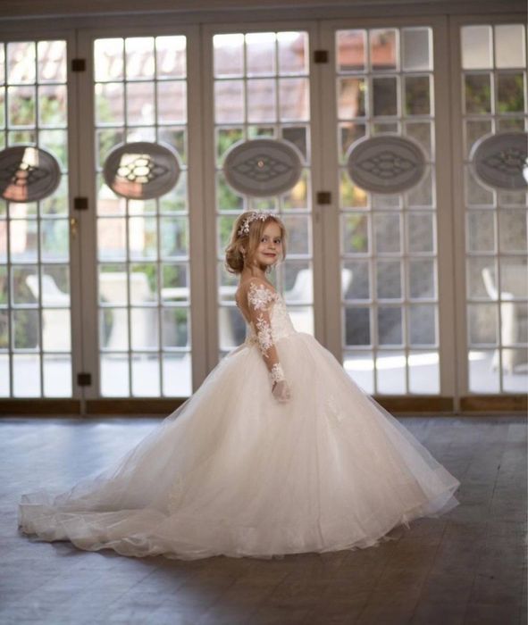 Продам платье на девочку выпускное