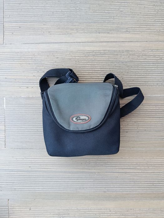 Mala Lowepro para Câmara – Acolchoada, Alça Ajustável e Presilha