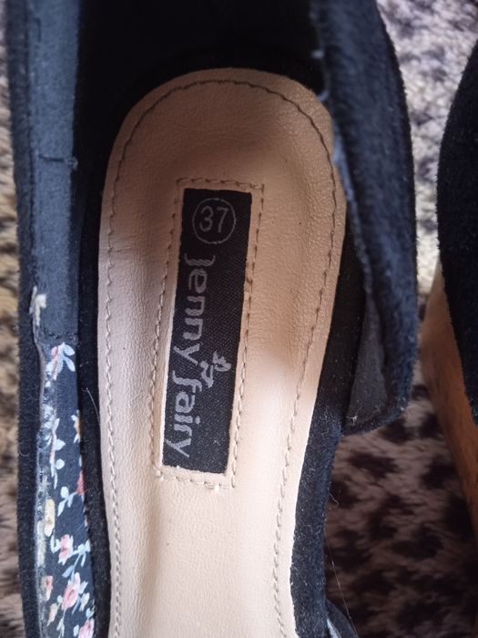 Buty damskie na koturnie zamszowe