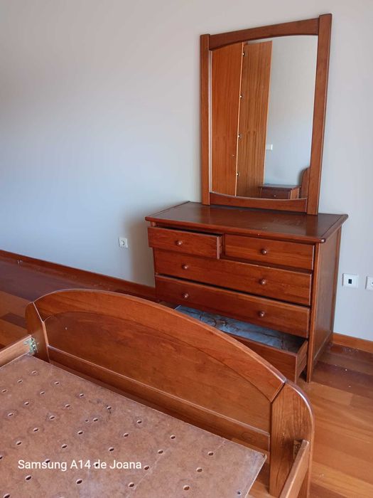 Quarto mobilado casal ou solteiro