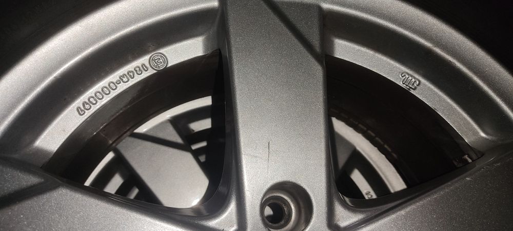 Jantes alumínio com pneus 205*60R16