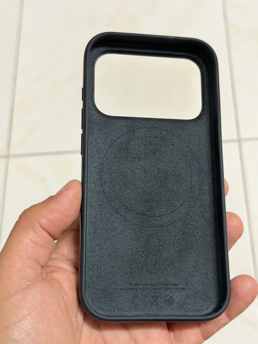 Capa original da Apple em silicone com MagSafe para iPhone 17 Pro, na cor Preta