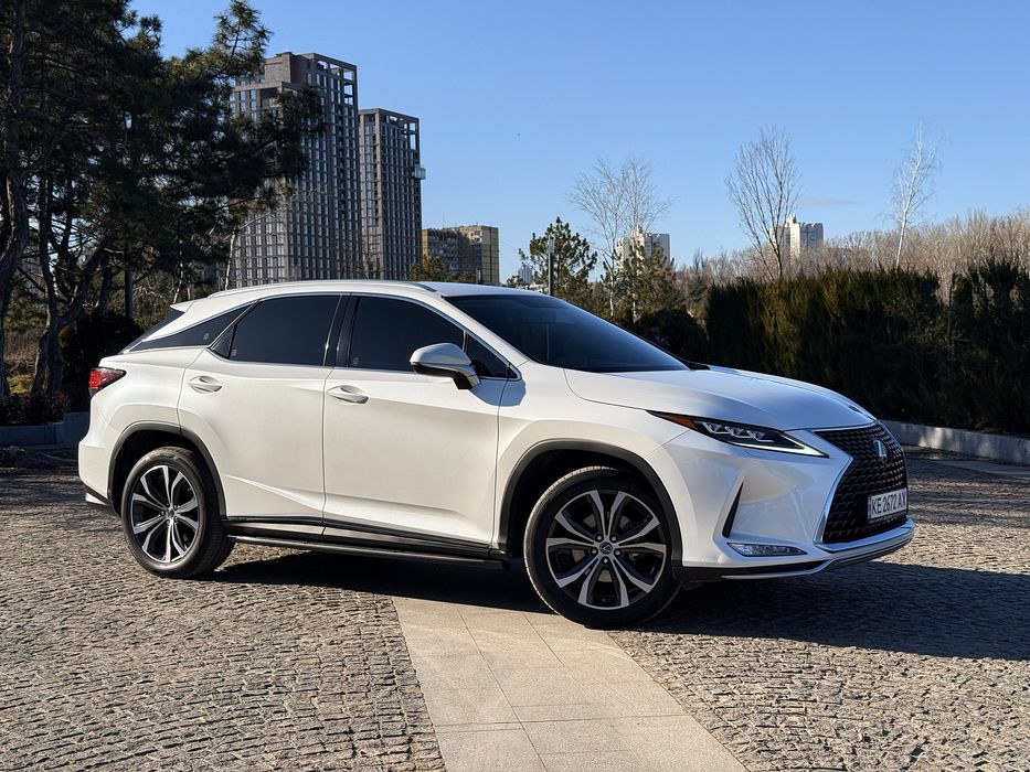 Продам Lexus RX 2021