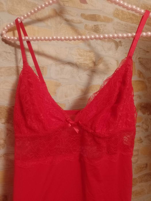 (34/36) (XS/S) Czerwona halka pod sukienkę z Londynu