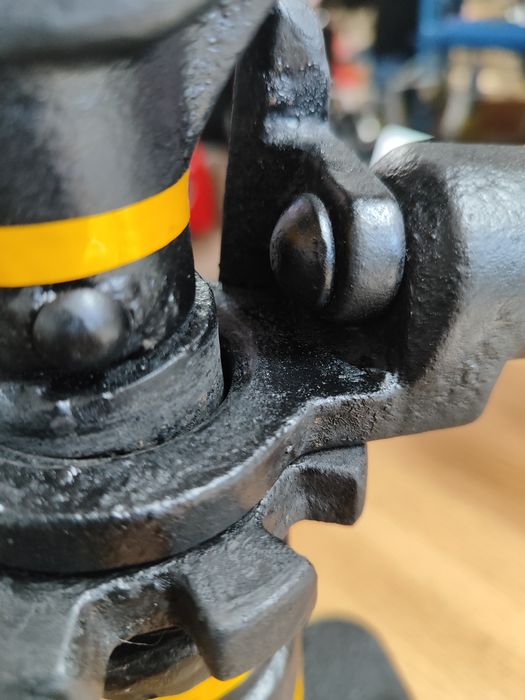 Домкрат механический винтовой УАЗ, 2 тонны, чугун, , СССР