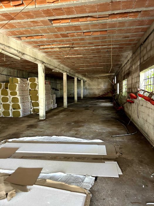 Armazem Carnide Pombal com 300m2 completo ou em parcelas para arrendar