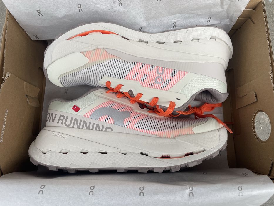 Кроссовки женские On Cloud Running Cloudsurfer next white flame 37-41