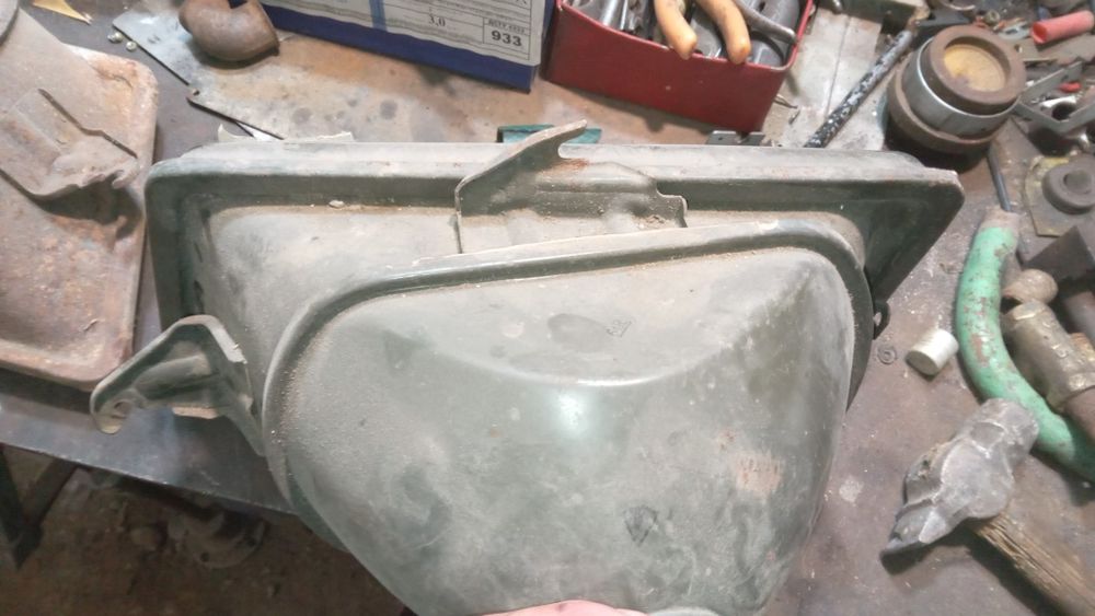 Фари чи то нісан чи форд