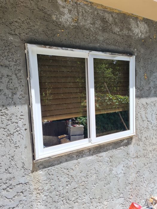 Janelas em alumínio c/ rede mosquiteira