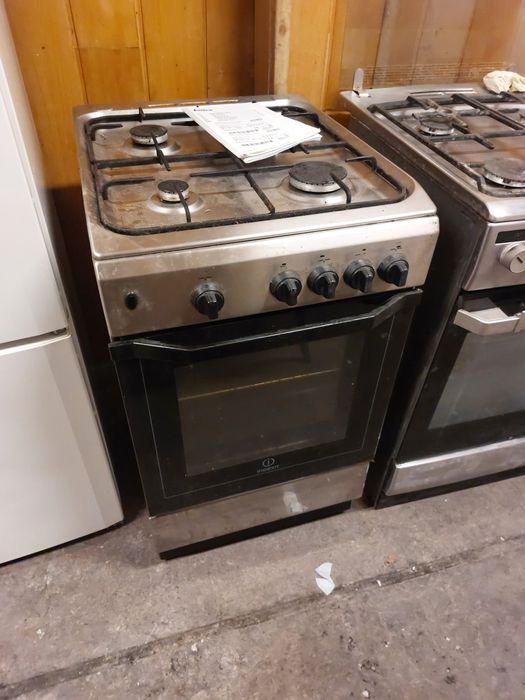 Kuchenka gazowa Indesit z piekarnikiem elektrycznym