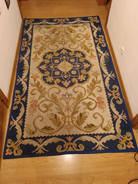 Tapete de Arraiolos 1,40 x 2,35