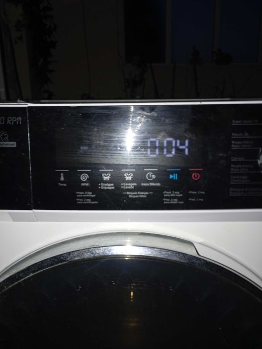 Vendo máquina de lavar roupa 8 kg