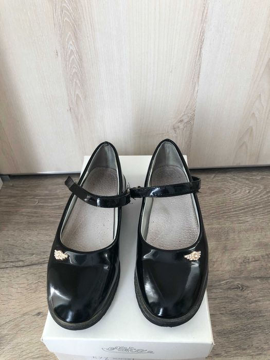 Lakierki czarne dla dziewczynki rozmiar 33