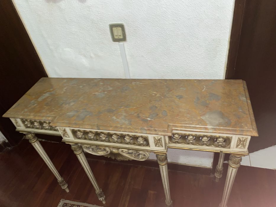 Mesa/Consola Com Tampo Em Mármore E Madeira Trabalhada