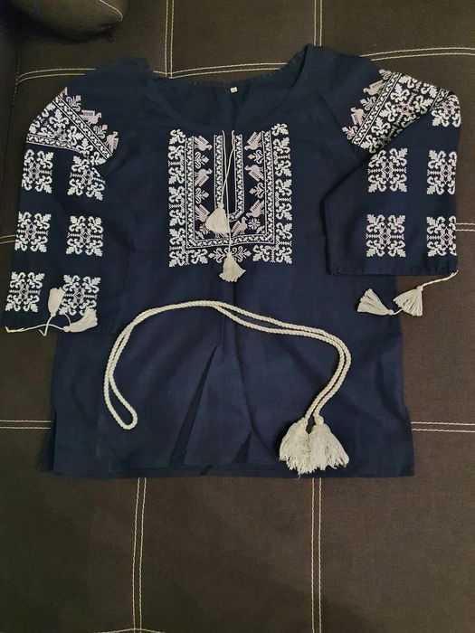 Лляна вишиванка жіноча