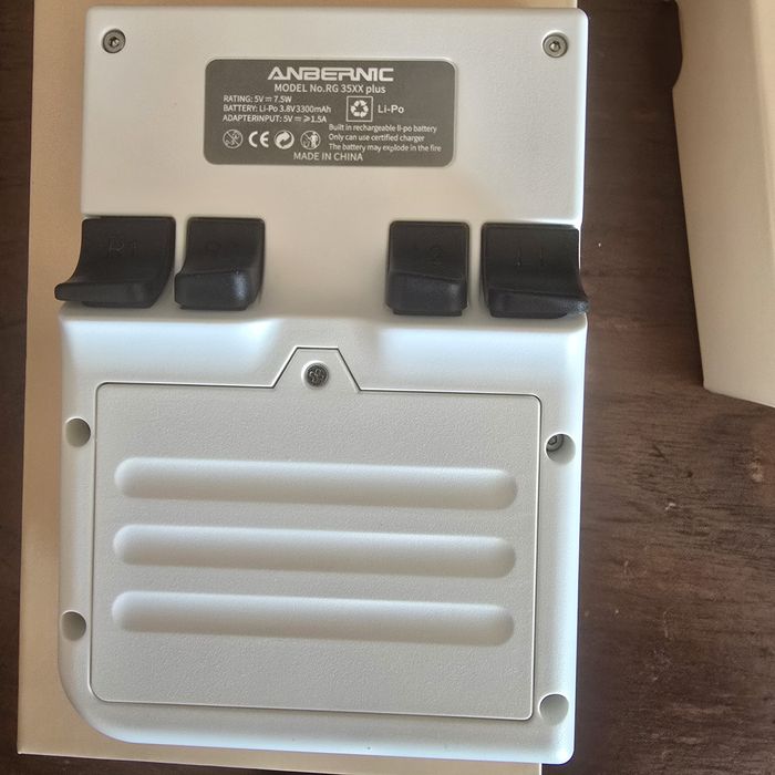 Consolas Retro Anbernic RG35XX Plus e RG40XXV — Novas