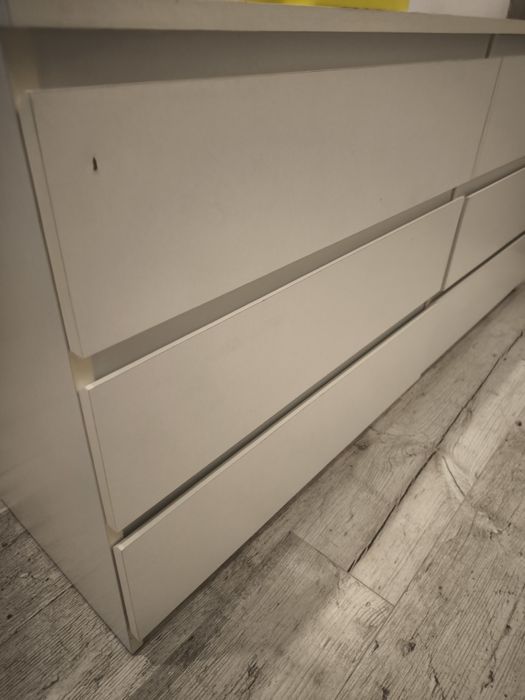 Biała komoda na sprzedaż