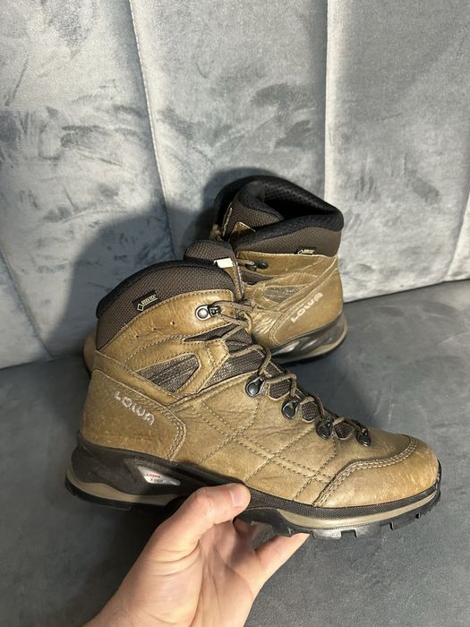 Шкіряні трекінгові вінтажні жіночі ботінки Lowa Gore Tex