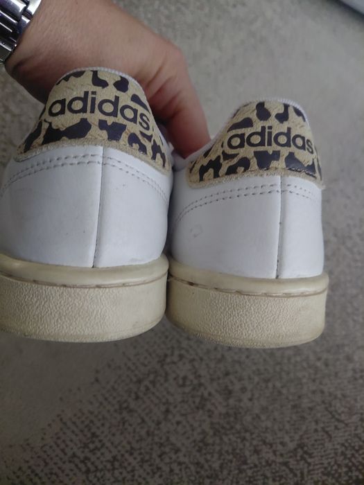 Sapatilhas brancas adidas