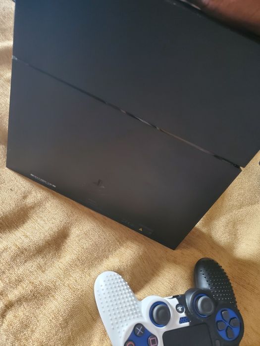 Playstation 4 com comando