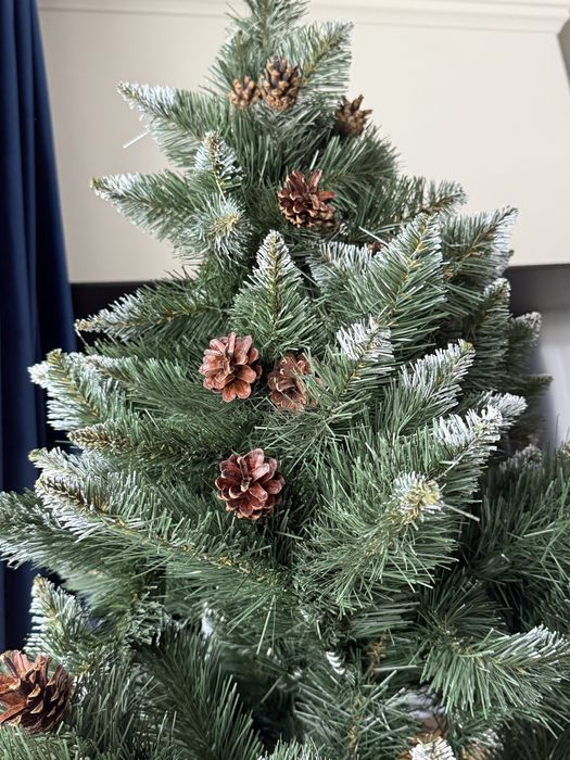 штучна ялинка 180см з шишками та снігом