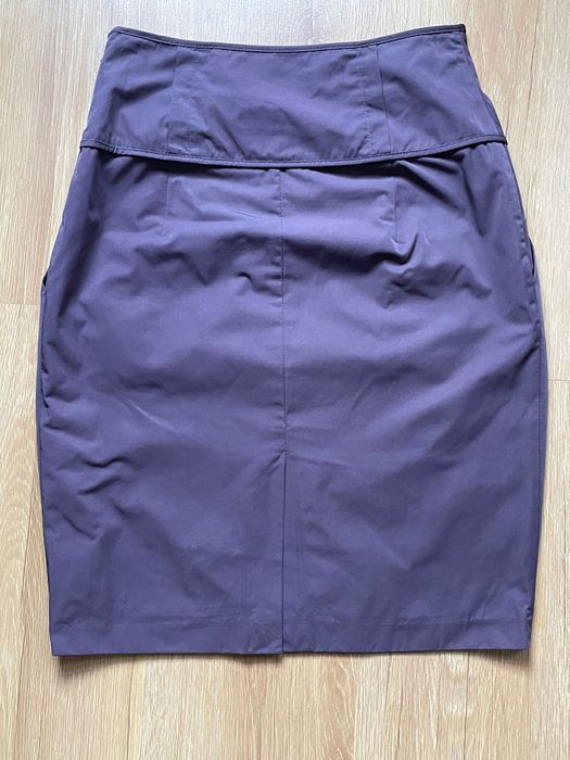 Krótka spódniczka dopasowana do kolan bombka