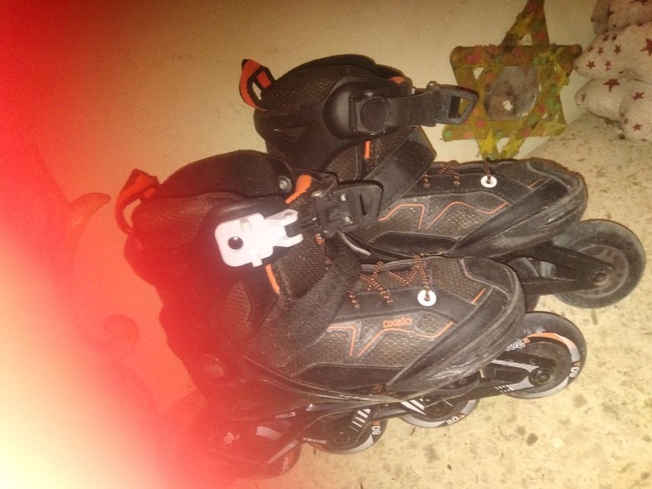 2 exelentes pares de patins em linha nr.35 c/ proteccoes 10€