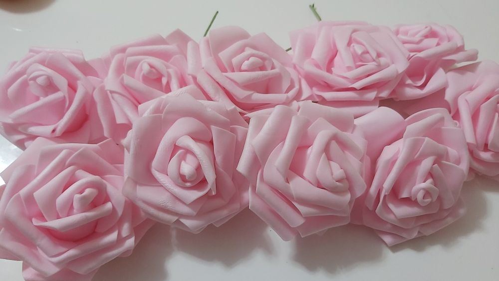 Róże piankowe 8 cm na druciku kolor pudrowy róż  10 sztuk