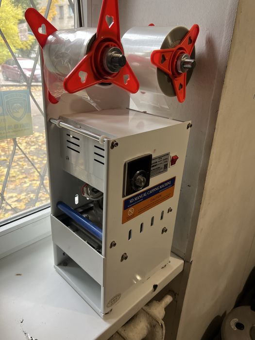 Запаювач стаканів напіватоматичний.