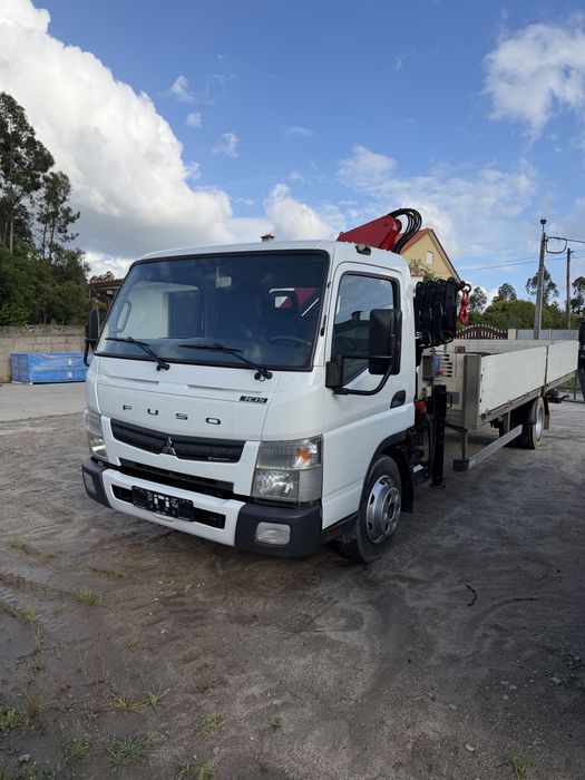 Mitsubishi Fuso com grua de 12M estrado