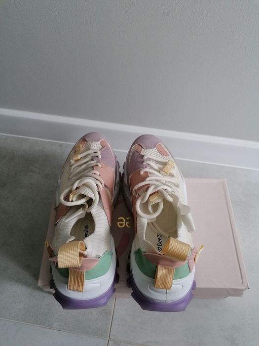 Nowe piękne buty sportowe