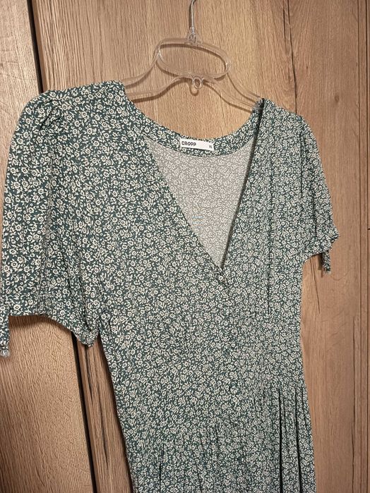 Sukienka midi Cropp w drobne kwiatki / rozmiar XS