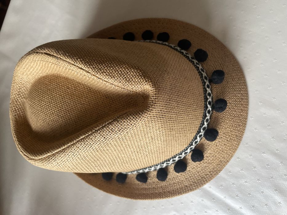 Капелюх жіночий.