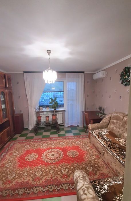 Продається трикімнатна квартира в центрі міста