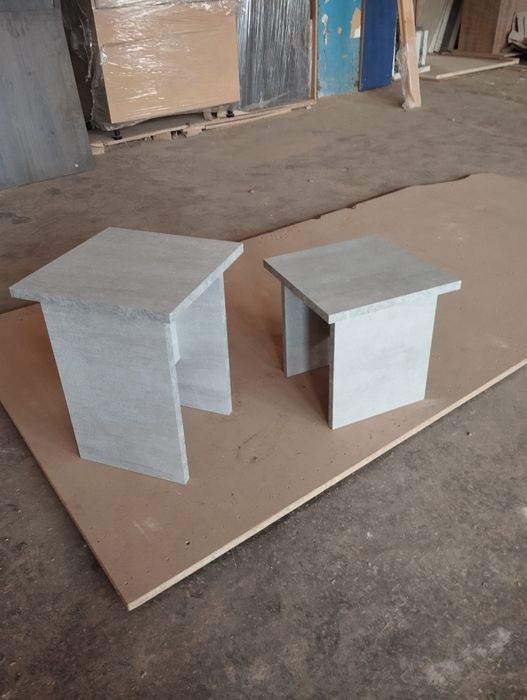 Качественные устойчивые табуретки.