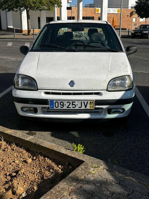 renault clio com alguns a fazeres