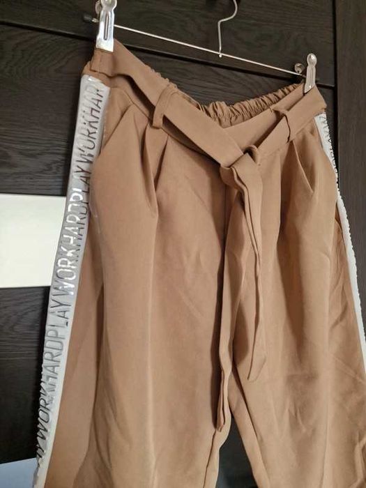Spodnie damskie, camel z ozdobnym lampasem, NOWE