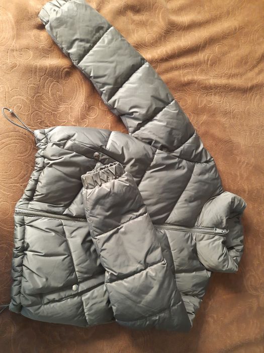 Куртка Bershka розмір М , можна S, в ідеальному стані
Європе