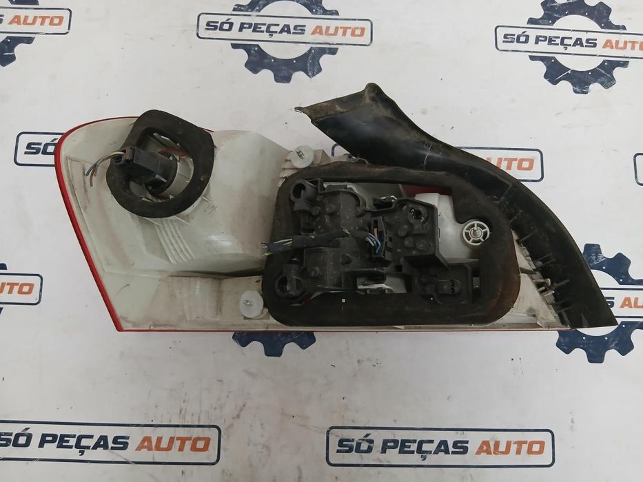 FAROLIM DIREITO CINZENTO BMW 120D COUPE 2.0D E87 ANO: 2008