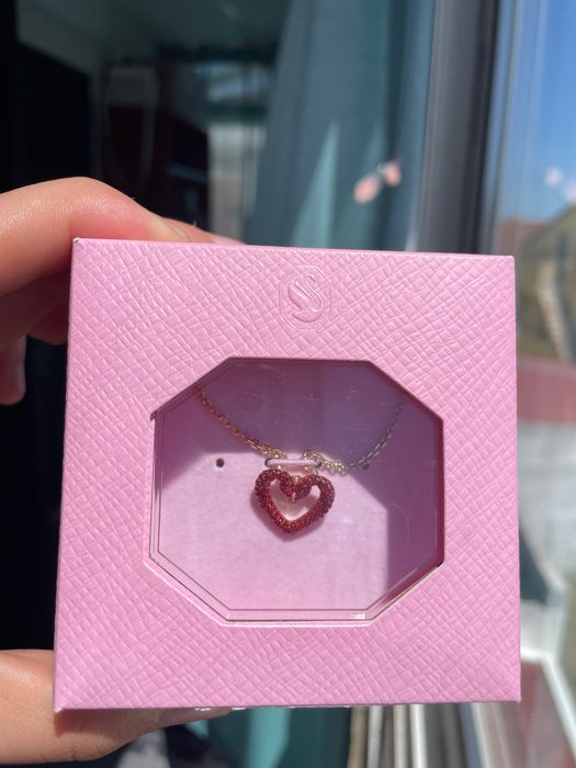 Colar Swarovski com fatura nunca aberto