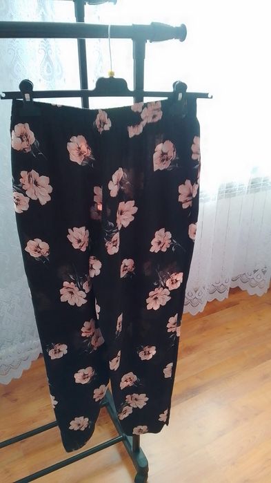 spodnie czarne w kwatki