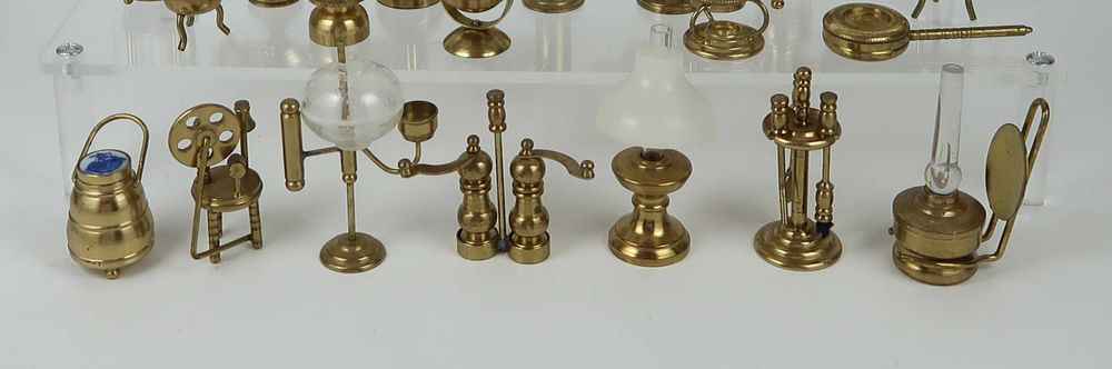 Conjunto de 30 miniaturas em latão